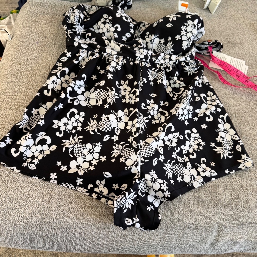 New Blair Lycra Womens Black White Tropical Floral Swim Dress Tummy Trimmer 10 - Picture 11 of 13